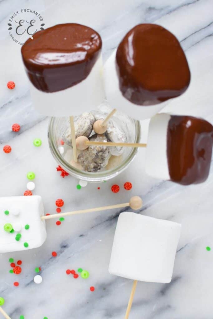 Christmas Marshmallow Pops