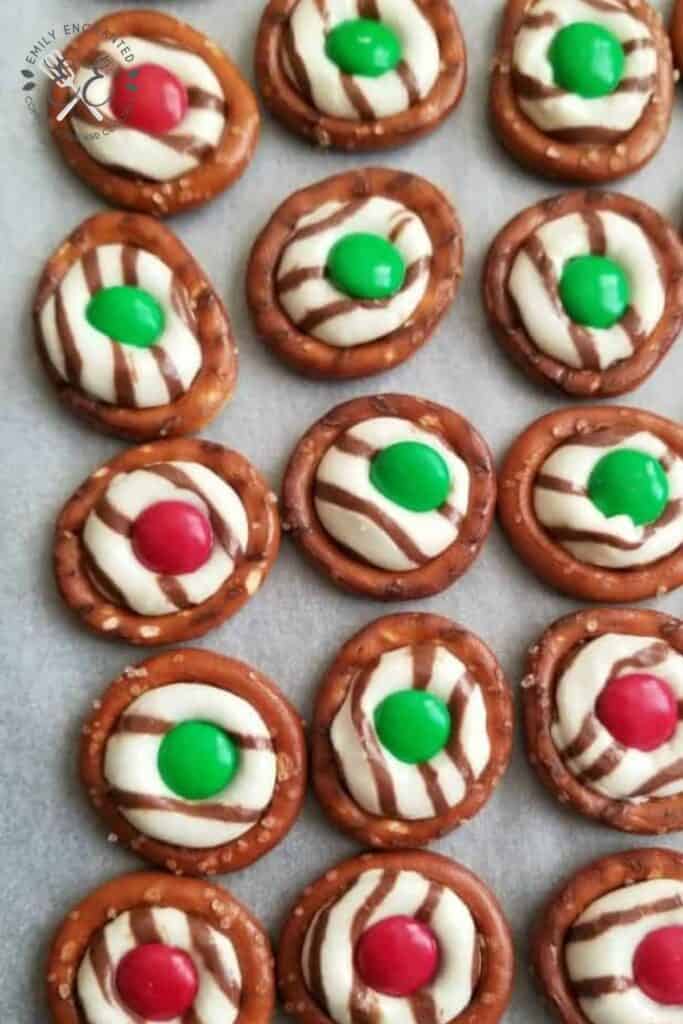 Chocolate Pretzels with Kisses Chocolate Pretzels with Kisses