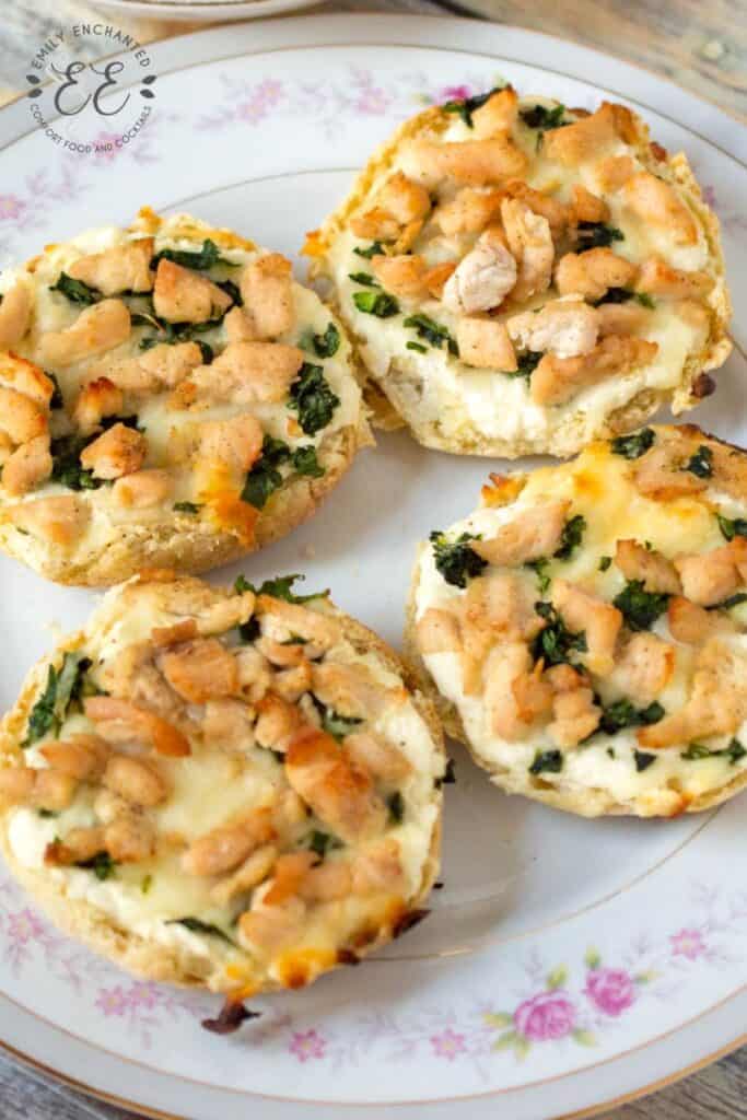 Cheesy English Muffin Pizza Recipe with Chicken Cheesy English Muffin Pizza Recipe with Chicken