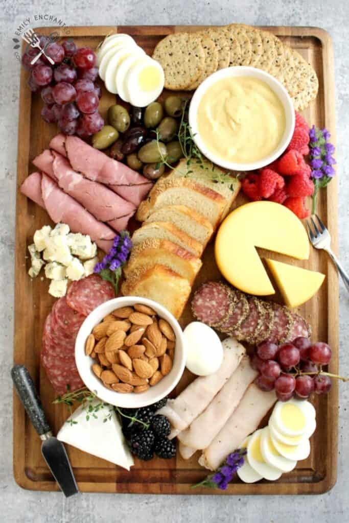 How to Make a Healthy Charcuterie Board