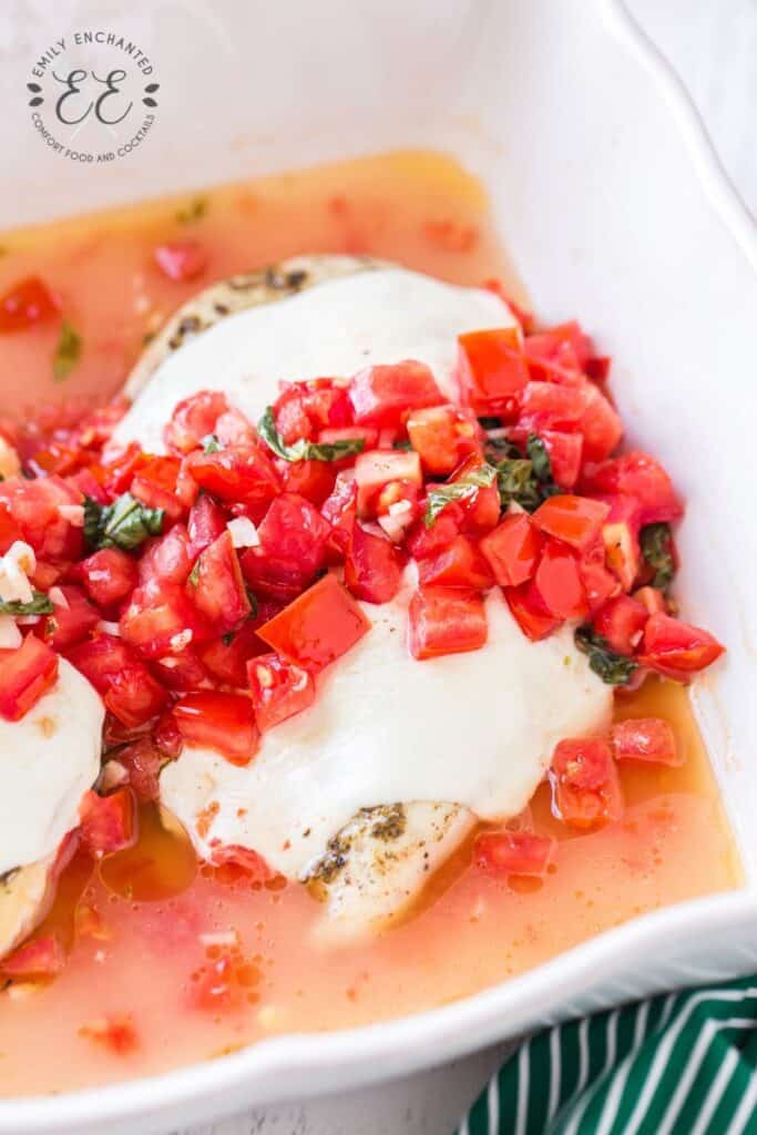 Easy Baked Chicken Breast with Mozzarella Easy Baked Chicken Breast with Mozzarella