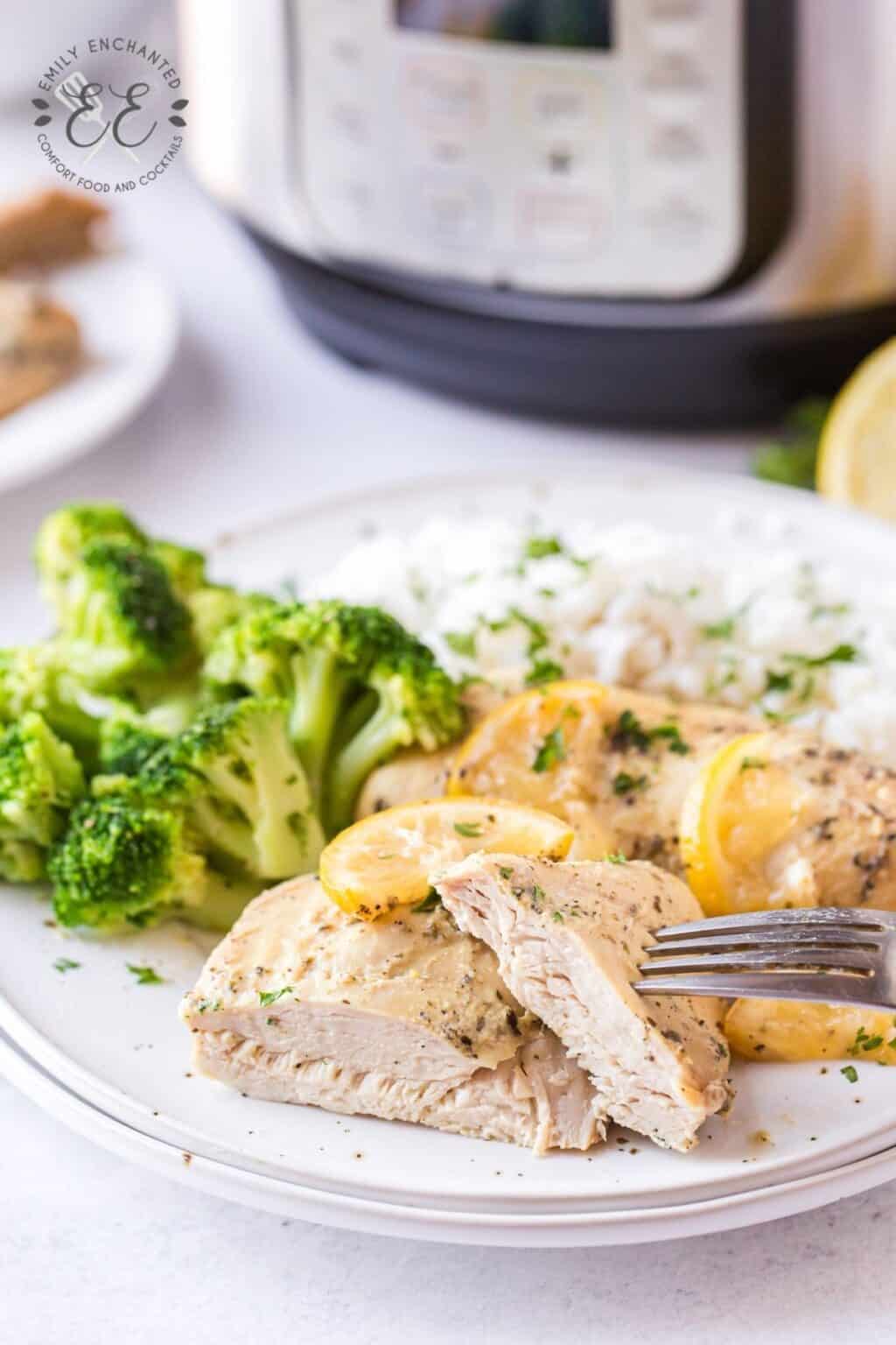 Instant Pot Lemon Garlic Chicken is an Easy and Delicious Chicken Recipe