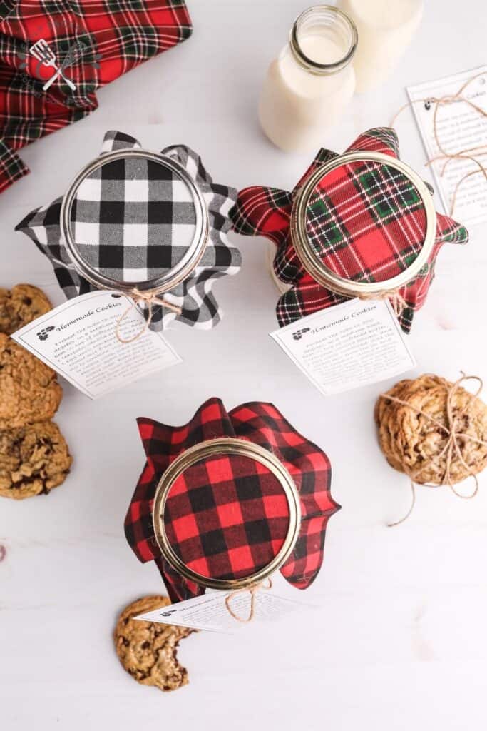 Christmas Gift Idea cookie mix in a jar