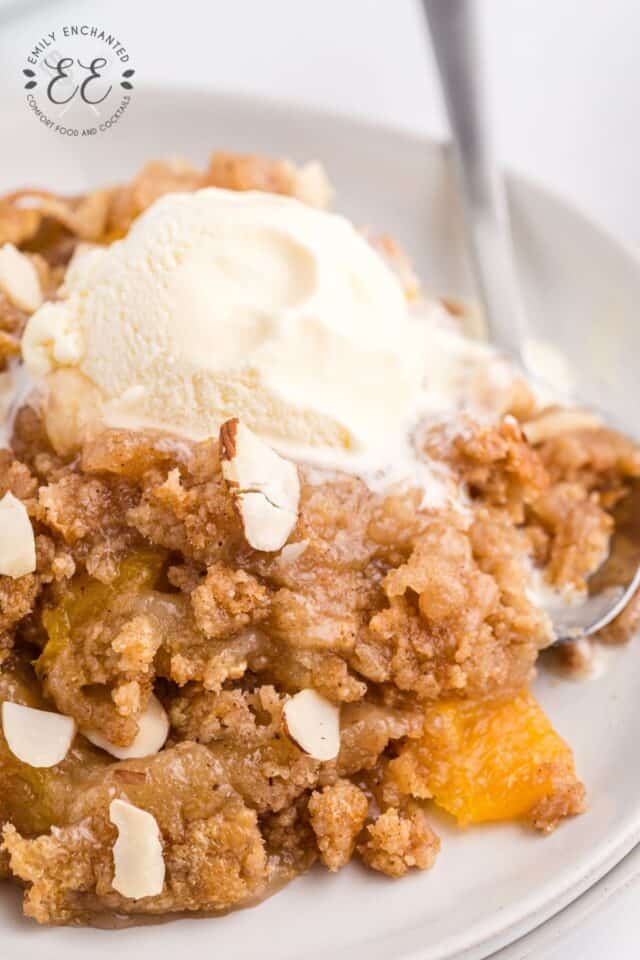 The Best Peach Cobbler Dump Cake Recipe with Cinnamon and Cloves