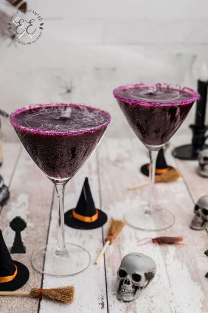 Spooky Cocktail with Dry Ice Spooky Cocktail with Dry Ice