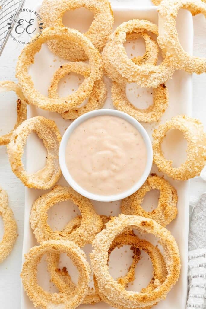 Onion Rings with Dipping Sauce Onion Rings with Dipping Sauce