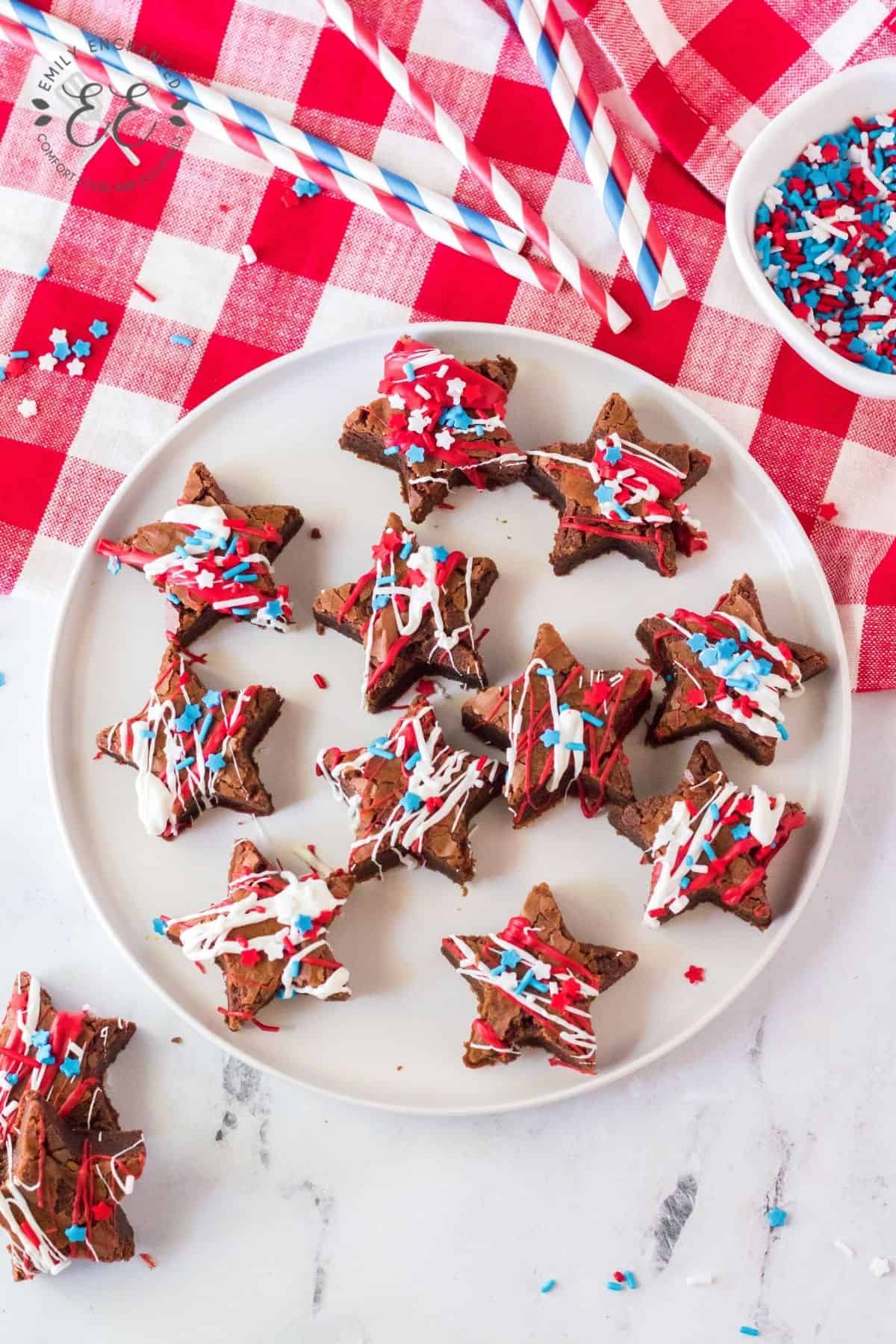 4th of July Brownies on a round plate