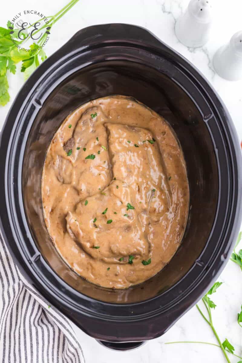 Easy Crock Pot Cube Steak with Gravy